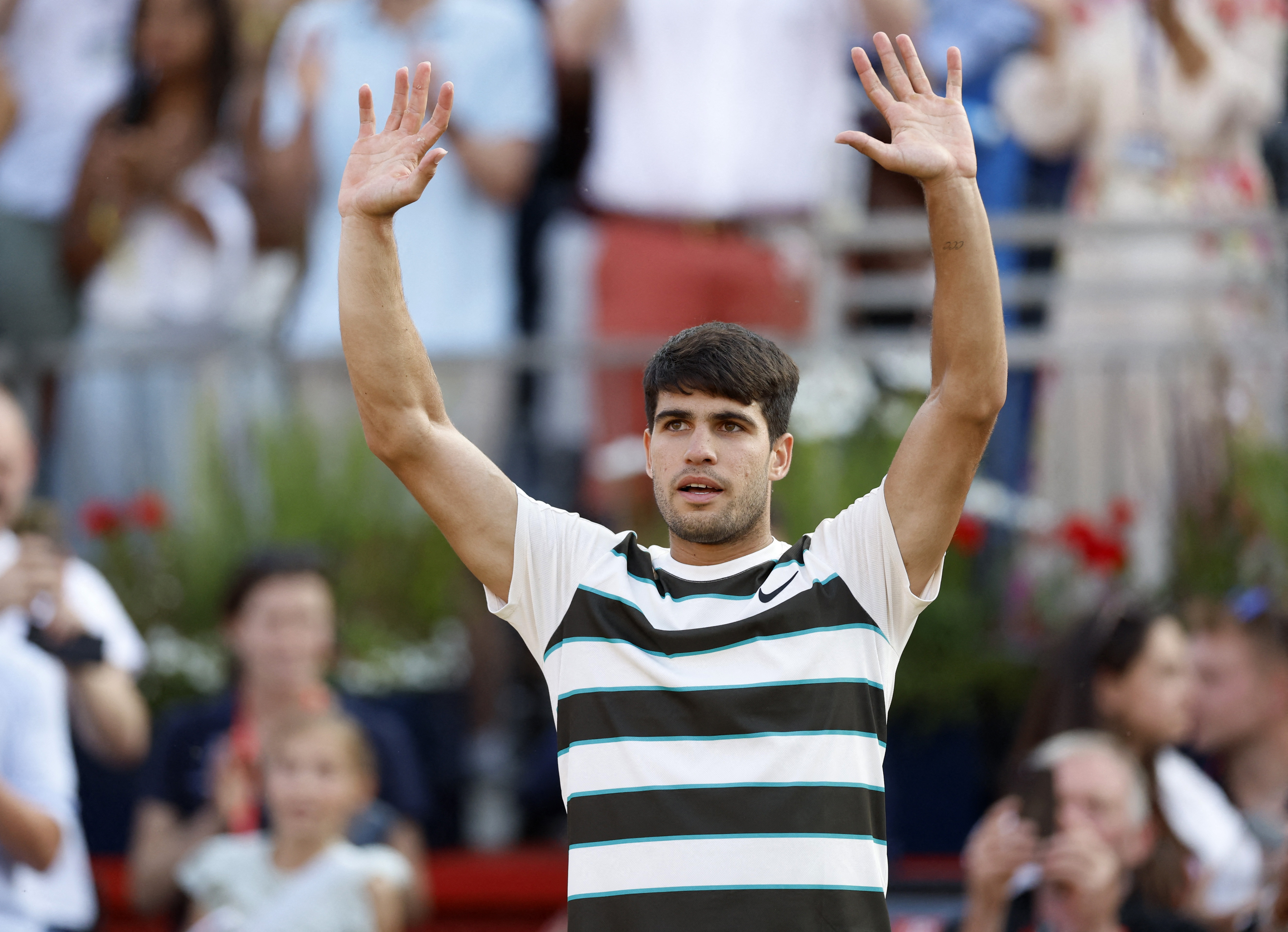 世界网球队轻取英国网球队,阿尔卡拉斯制霸全场的简单介绍 世界网球队轻取英国网球队,阿尔卡拉斯制霸全场的简单介绍