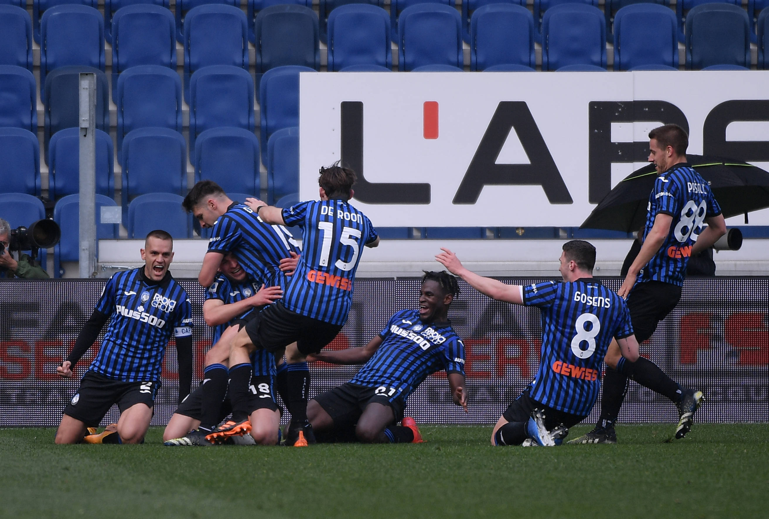 多特蒙德主场击败柏林赫塔逼近榜首 多特蒙德主场击败柏林赫塔逼近榜首