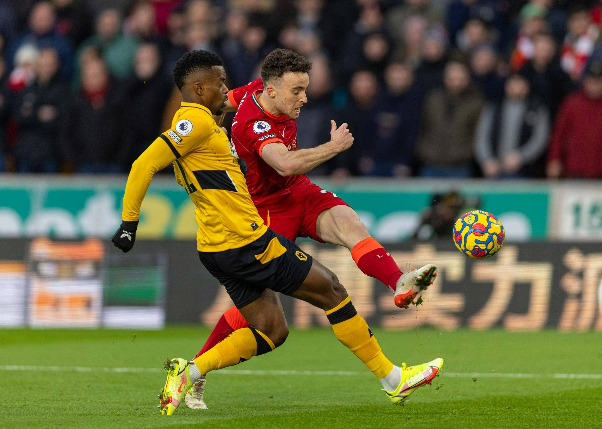 九游娱乐入口-狼队惨遭逆转,英超积分榜滑落