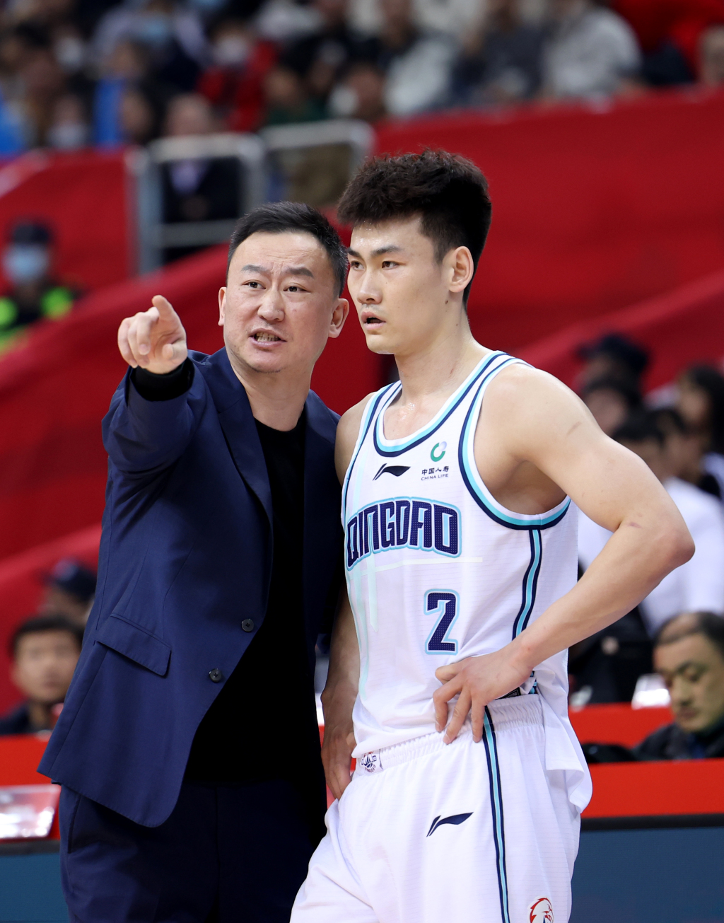 云南男篮迎战青岛队,场上战术博弈激烈 云南男篮迎战青岛队,场上战术博弈激烈