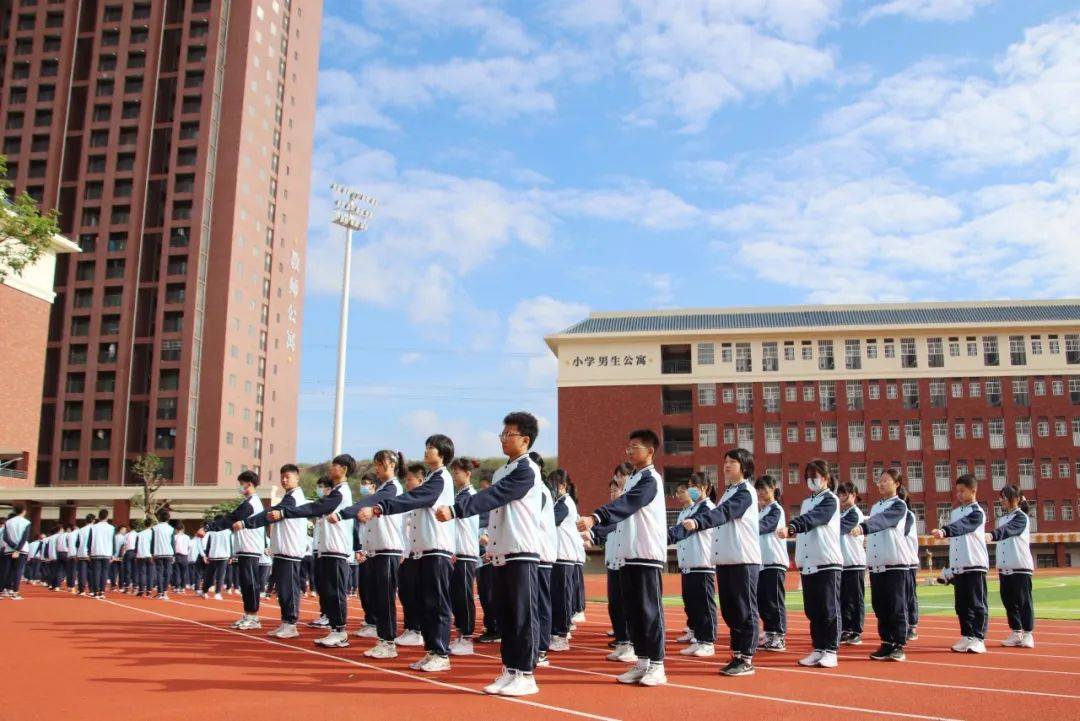 九游娱乐入口-关于亚岸队员披荆斩棘，高举球队传奇英雄迎接挑战的信息