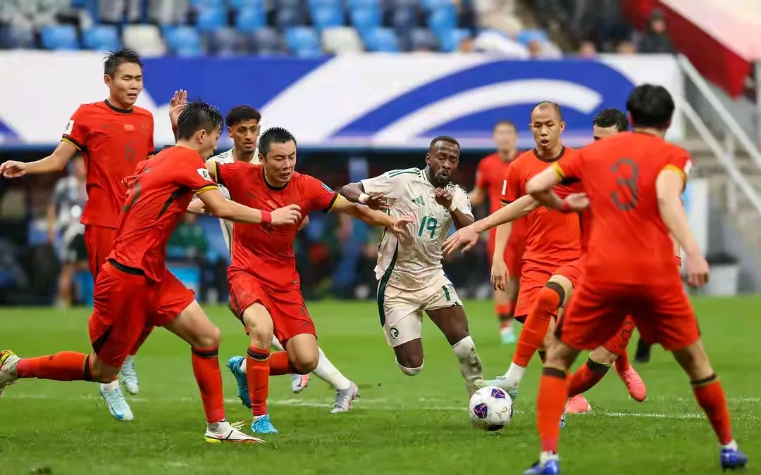 九游中国-热火朝天的比拼！球队在场上拼尽全力的简单介绍