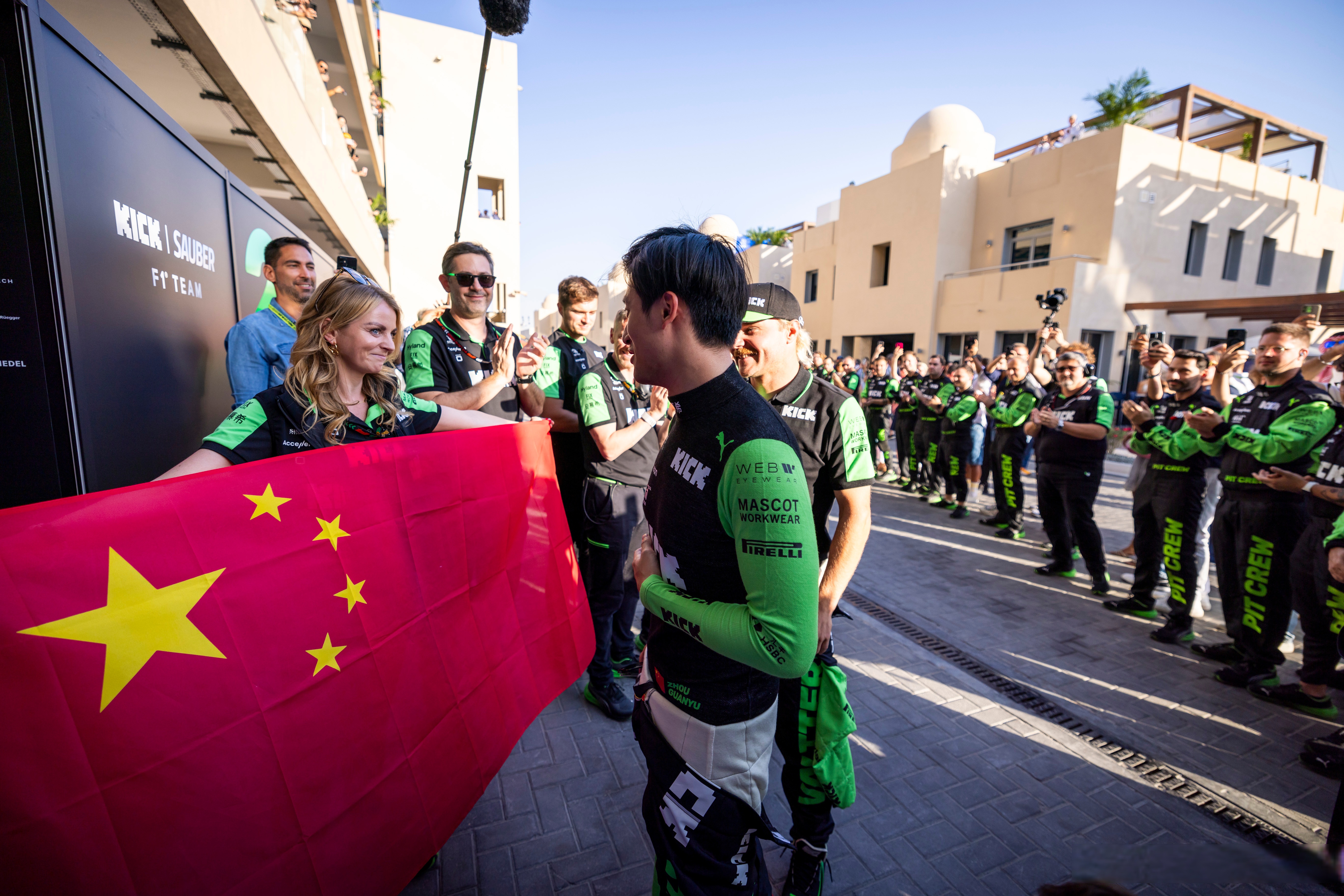 雷诺车队绝杀索伯车队，周冠宇状态火热的简单介绍