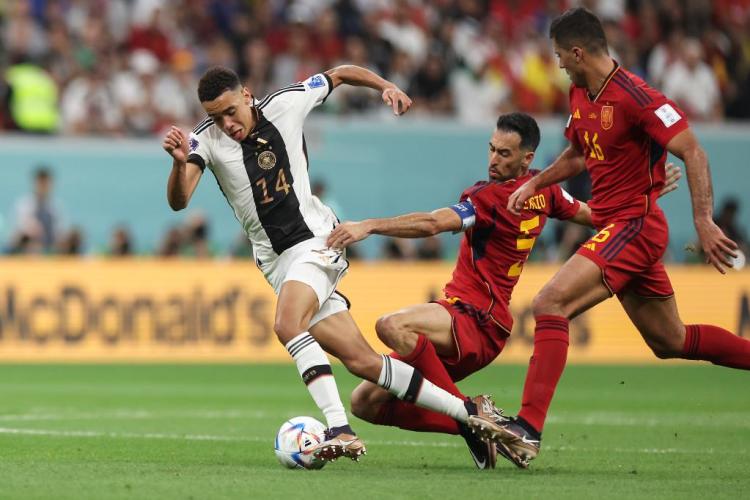 韩国队逆转德国队,黄鸭组合点燃赛场 韩国队逆转德国队,黄鸭组合点燃赛场