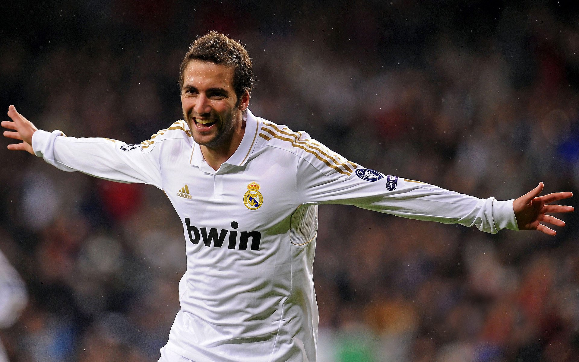 破茧成蝶，基耶萨压力下完成爆发，三狮军团稳扎稳打轻取拉齐奥